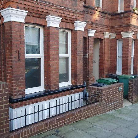 Апартаменты Stylish 2-Bed Flat In The Heart Of West Hampstead Лондон Экстерьер фото