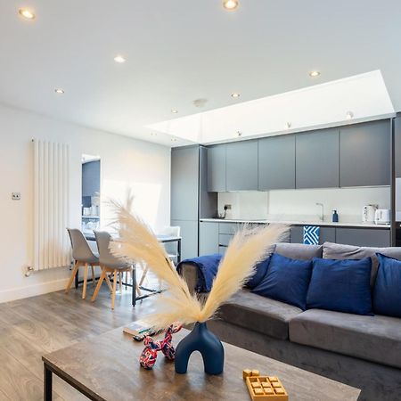 Апартаменты Stylish 2-Bed Flat In The Heart Of West Hampstead Лондон Экстерьер фото