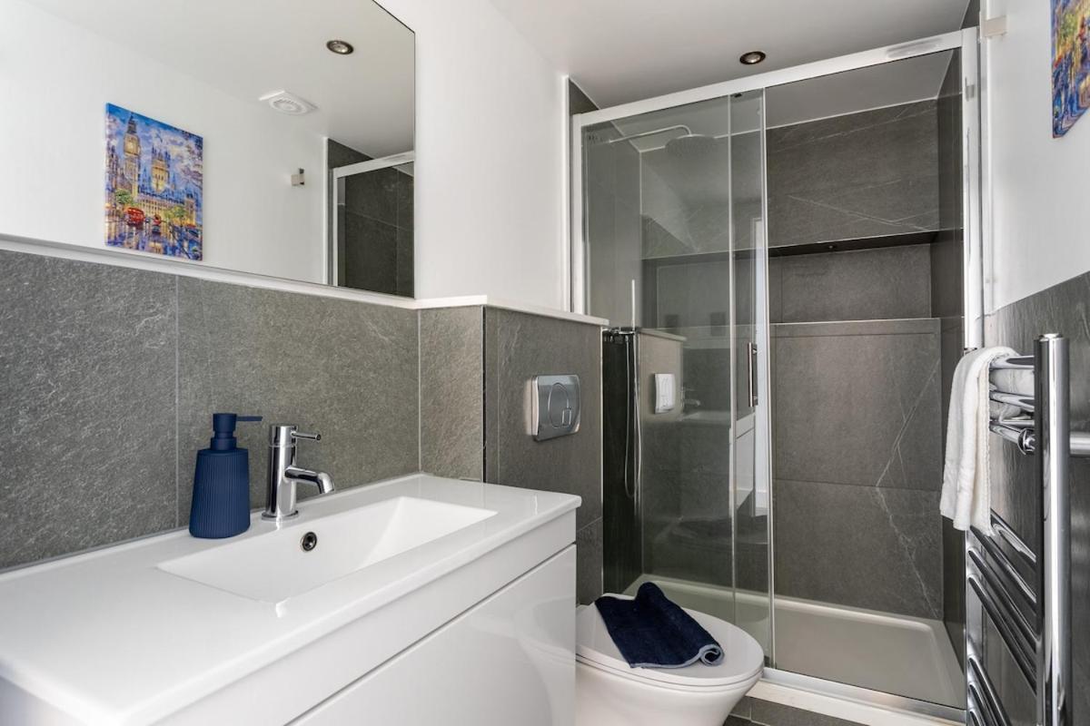 Апартаменты Stylish 2-Bed Flat In The Heart Of West Hampstead Лондон Экстерьер фото