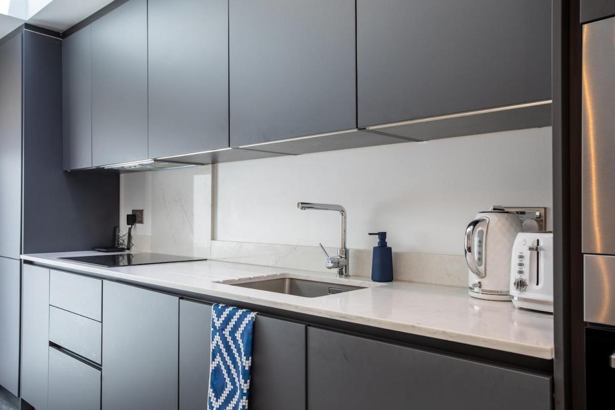 Апартаменты Stylish 2-Bed Flat In The Heart Of West Hampstead Лондон Экстерьер фото