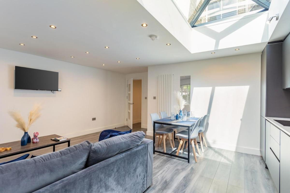 Апартаменты Stylish 2-Bed Flat In The Heart Of West Hampstead Лондон Экстерьер фото