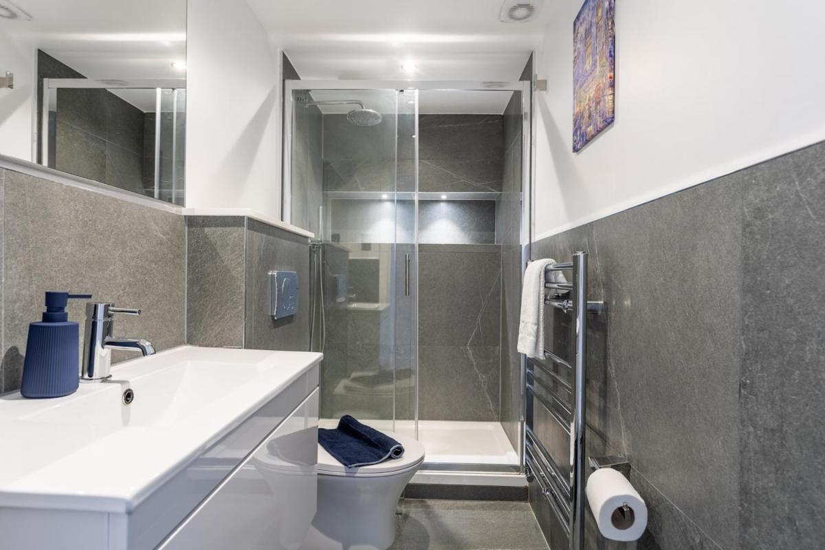 Апартаменты Stylish 2-Bed Flat In The Heart Of West Hampstead Лондон Экстерьер фото