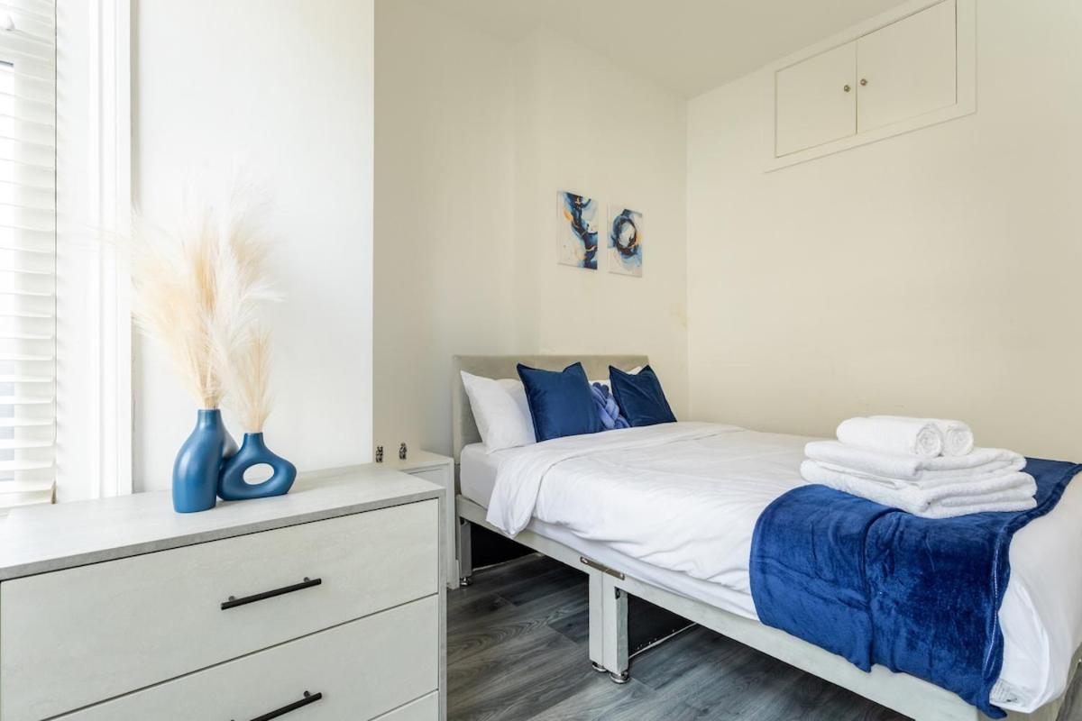 Апартаменты Stylish 2-Bed Flat In The Heart Of West Hampstead Лондон Экстерьер фото