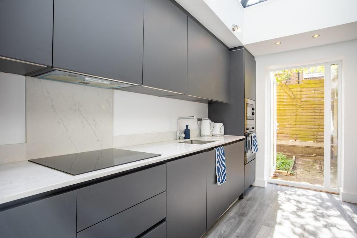 Апартаменты Stylish 2-Bed Flat In The Heart Of West Hampstead Лондон Экстерьер фото