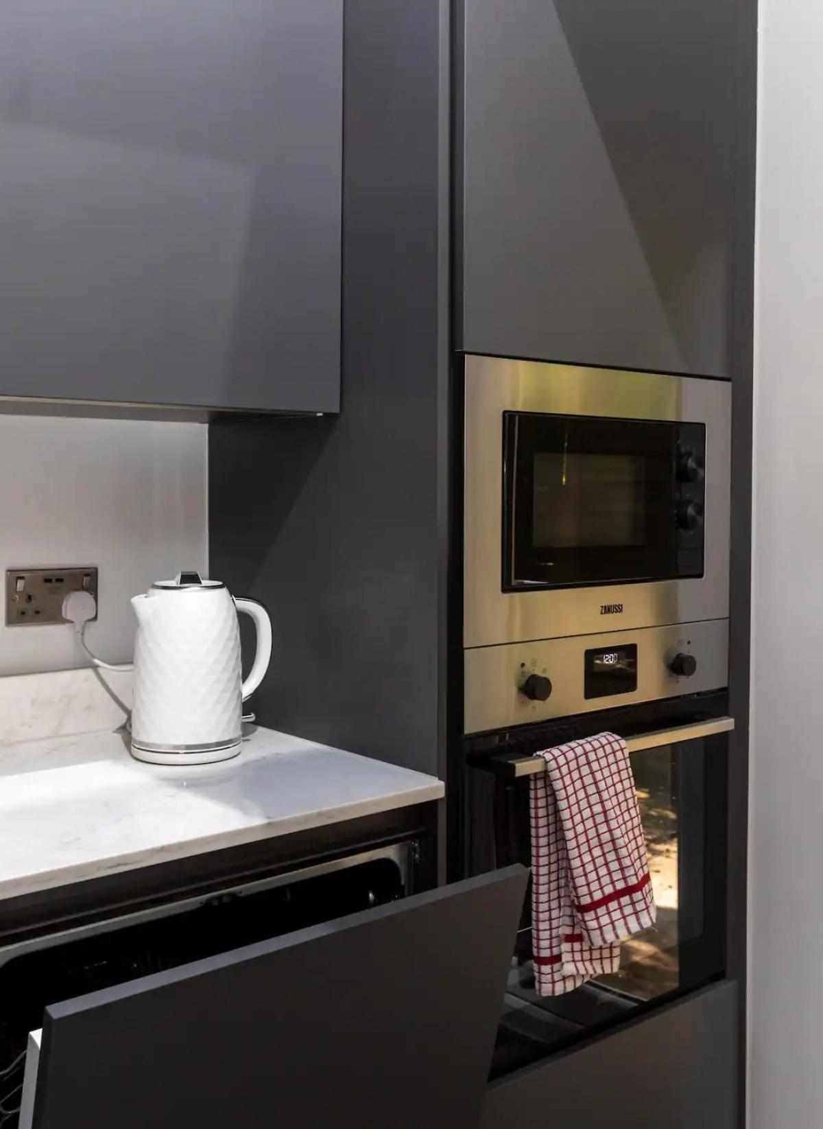 Апартаменты Stylish 2-Bed Flat In The Heart Of West Hampstead Лондон Экстерьер фото
